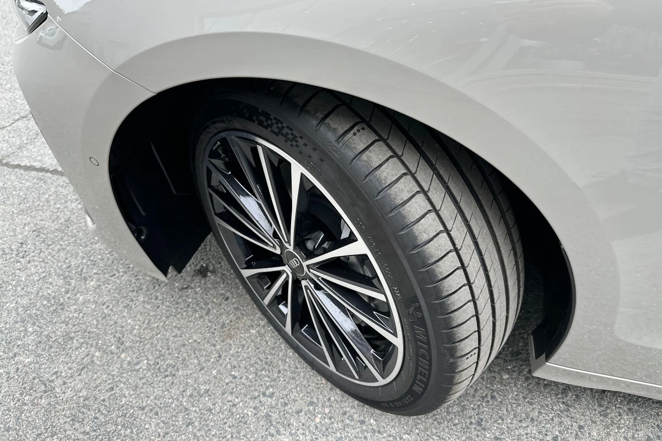 met. ruskea (beige) Audi A6 e-tron 2026 kuva 10.