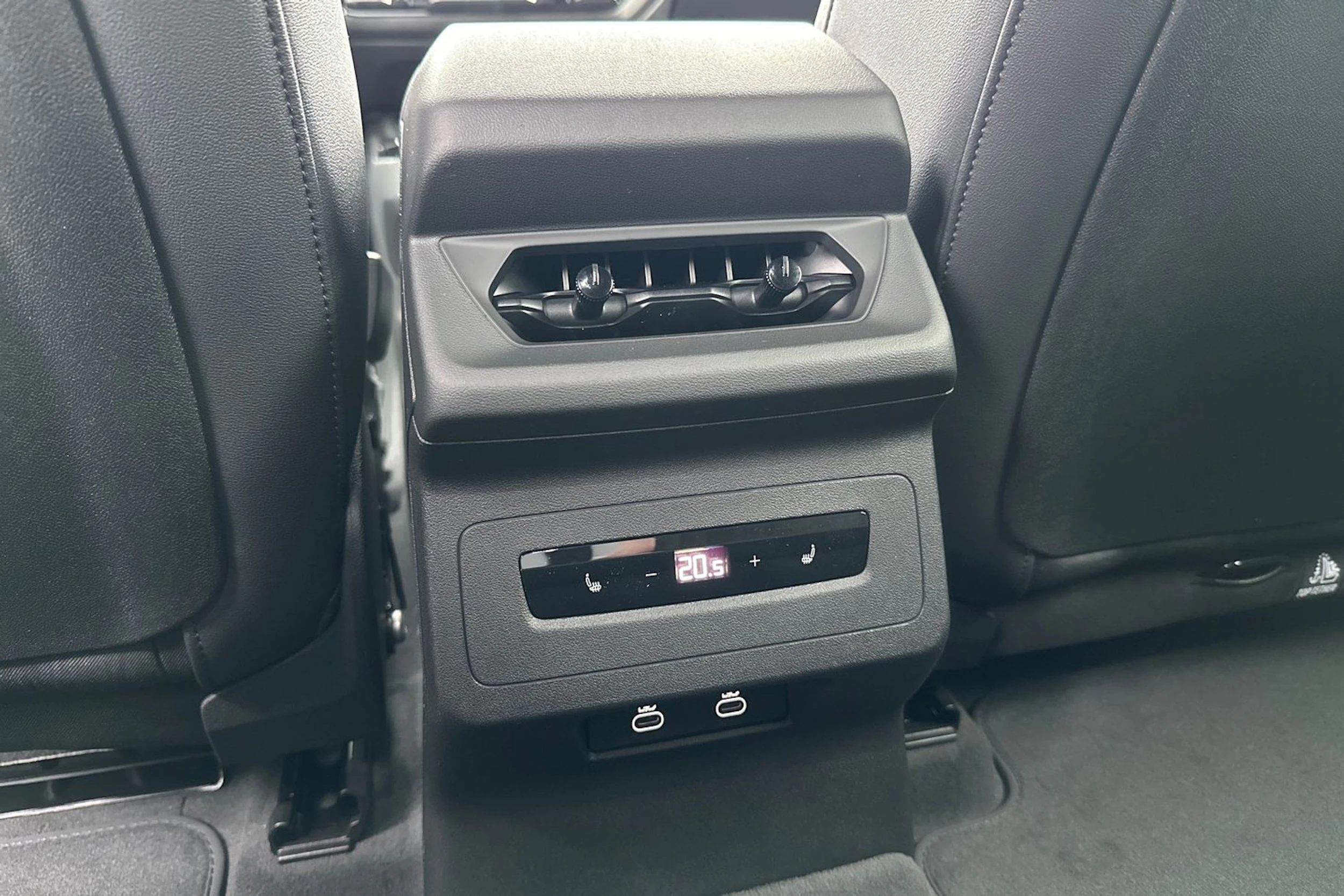 met. ruskea (beige) Audi A6 e-tron 2026 kuva 11.