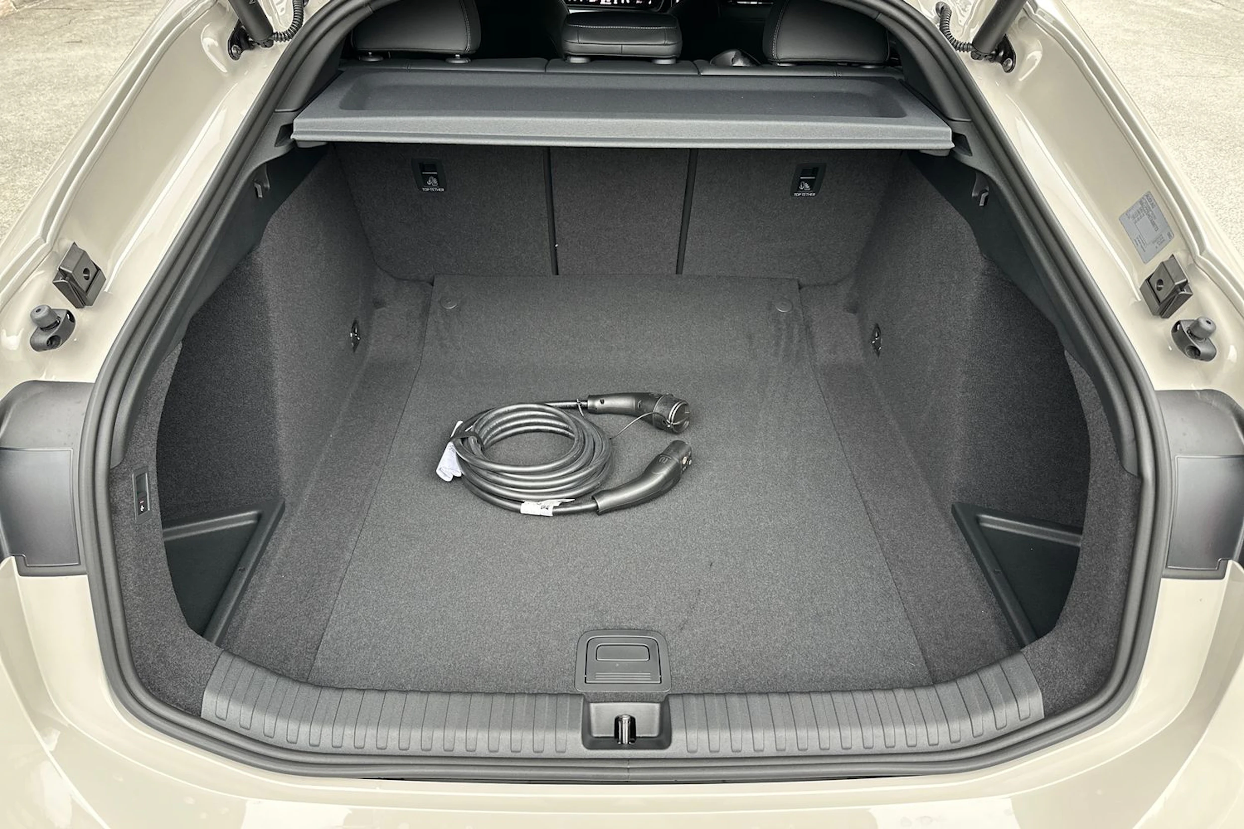 met. ruskea (beige) Audi A6 e-tron 2026 kuva 12.