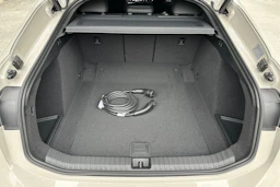 met. ruskea (beige) Audi A6 e-tron 2026 kuva 12.