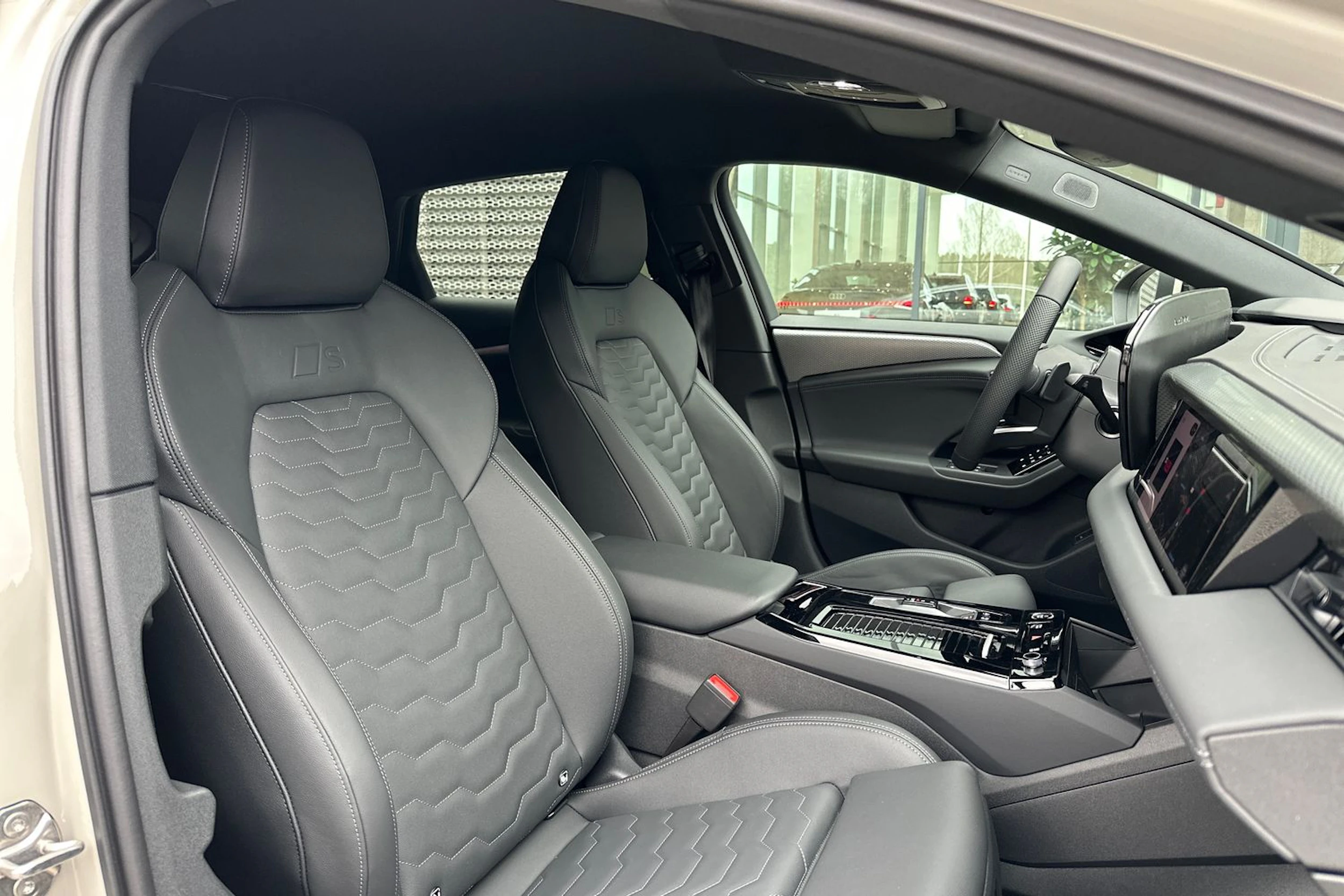 met. ruskea (beige) Audi A6 e-tron 2026 kuva 14.