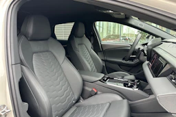 met. ruskea (beige) Audi A6 e-tron 2026 kuva 14.