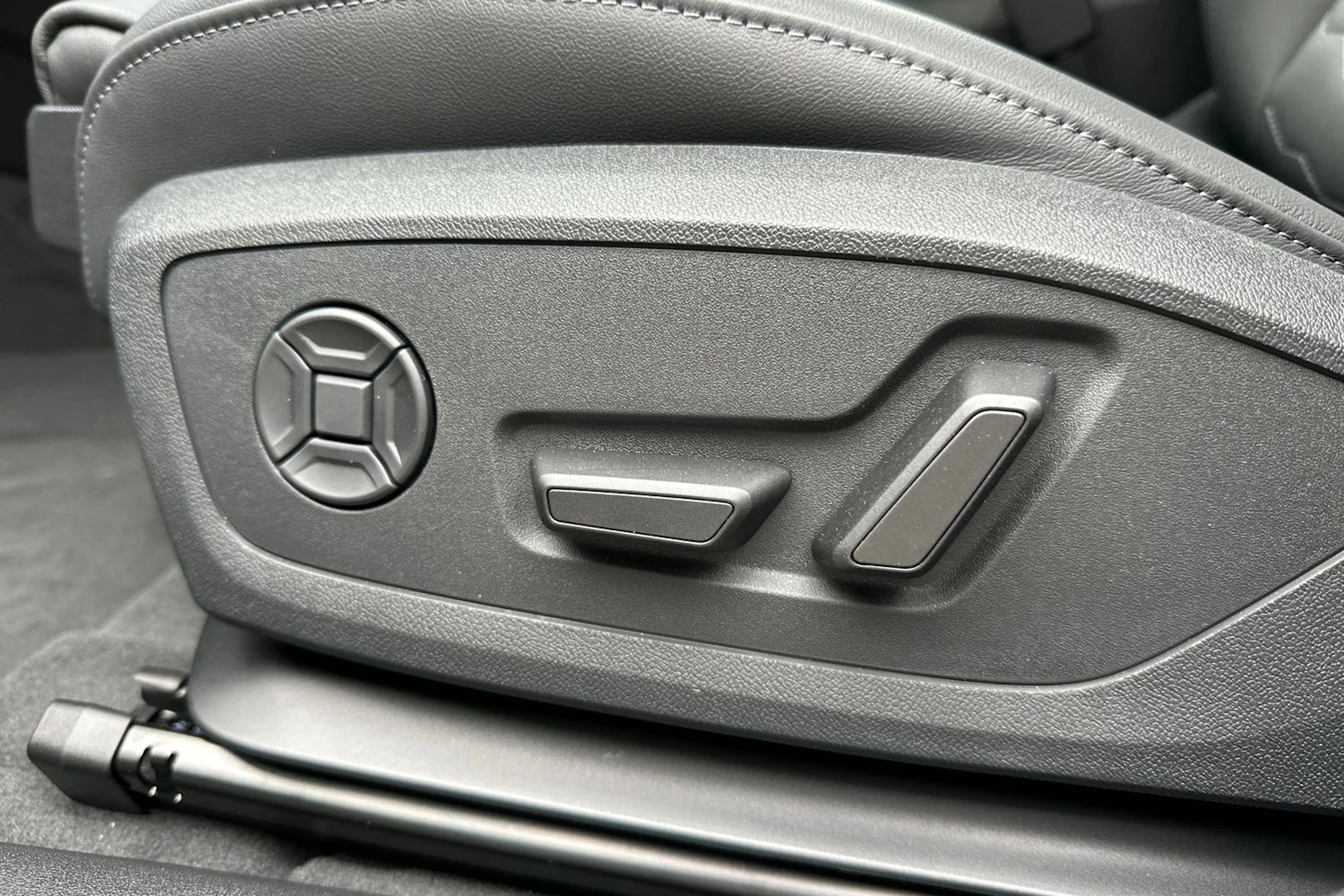 met. ruskea (beige) Audi A6 e-tron 2026 kuva 22.