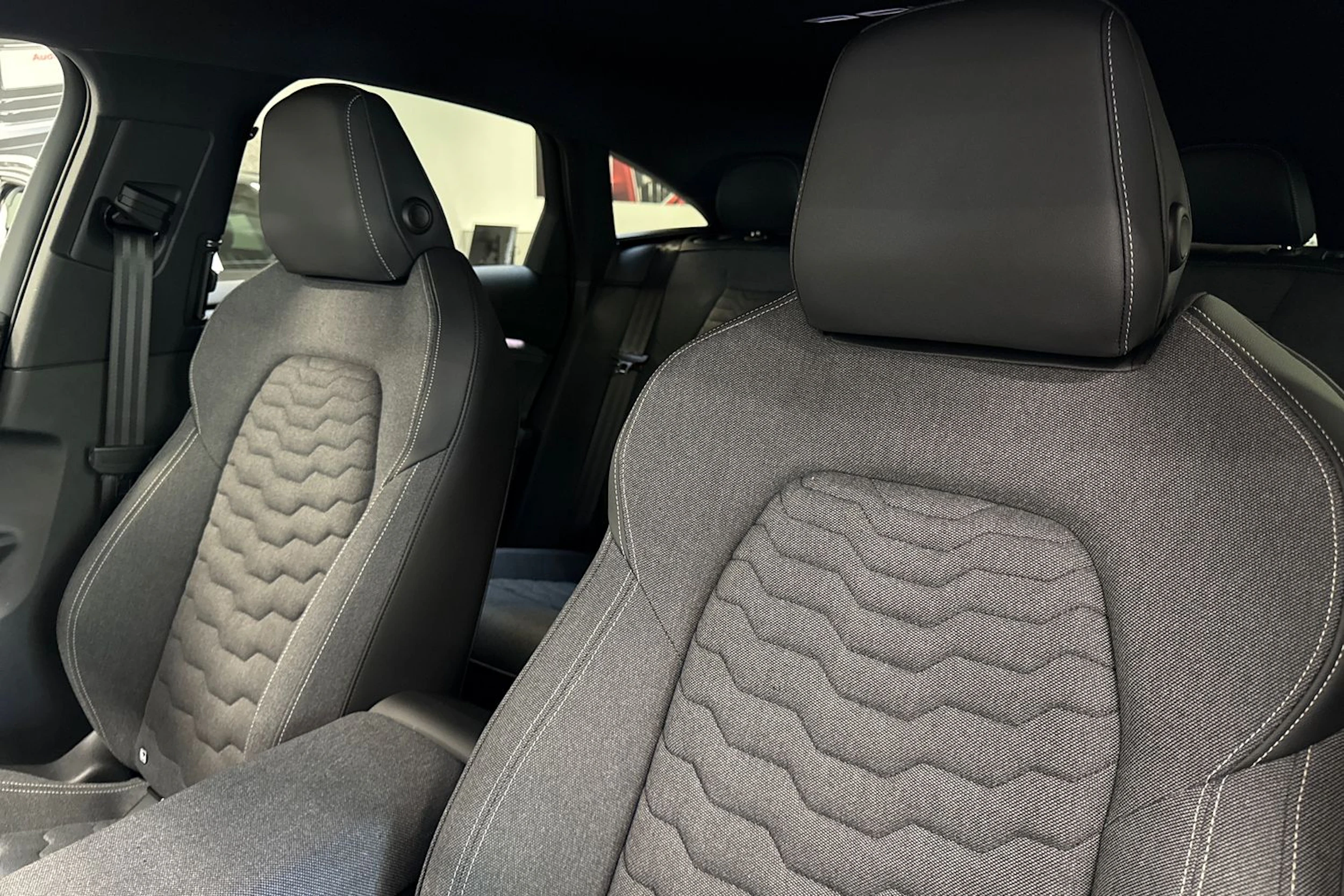 met. ruskea (beige) Audi A6 e-tron 2026 kuva 13.