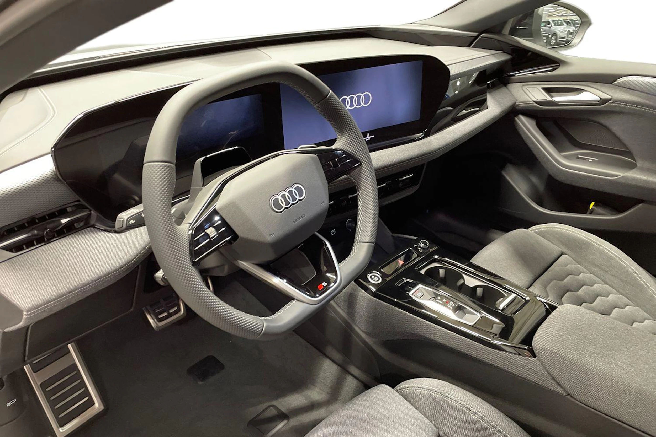 valkoinen Audi A6 e-tron 2026 kuva 6.
