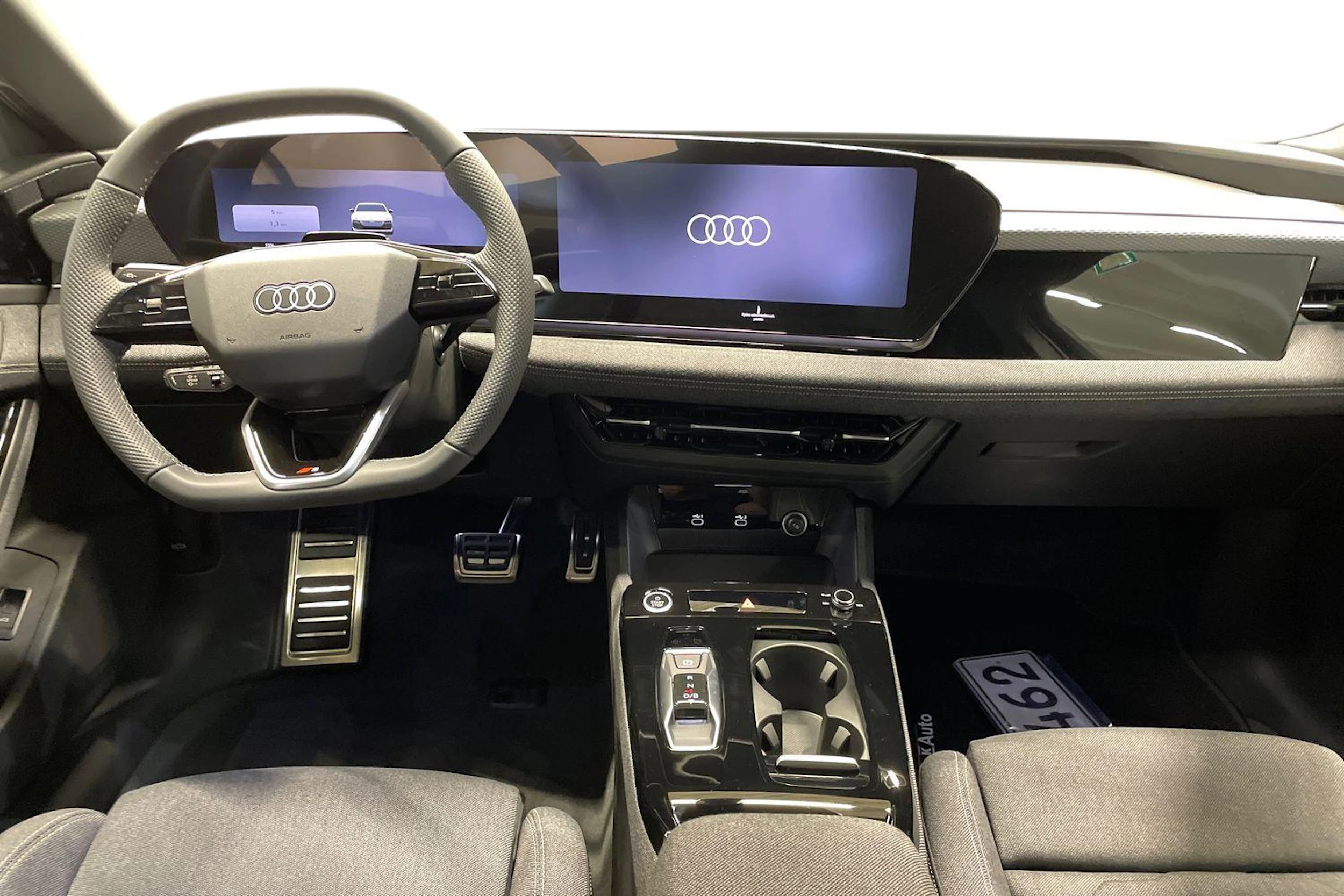 valkoinen Audi A6 e-tron 2026 kuva 7.