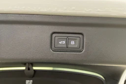 valkoinen Audi A6 e-tron 2026 kuva 12.