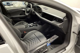 valkoinen Audi A6 e-tron 2026 kuva 14.