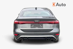 harmaa Audi A6 e-tron 2026 kuva 3.
