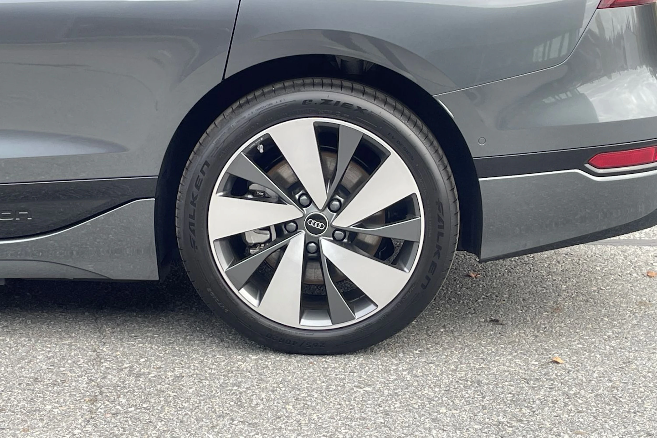harmaa Audi A6 e-tron 2026 kuva 10.