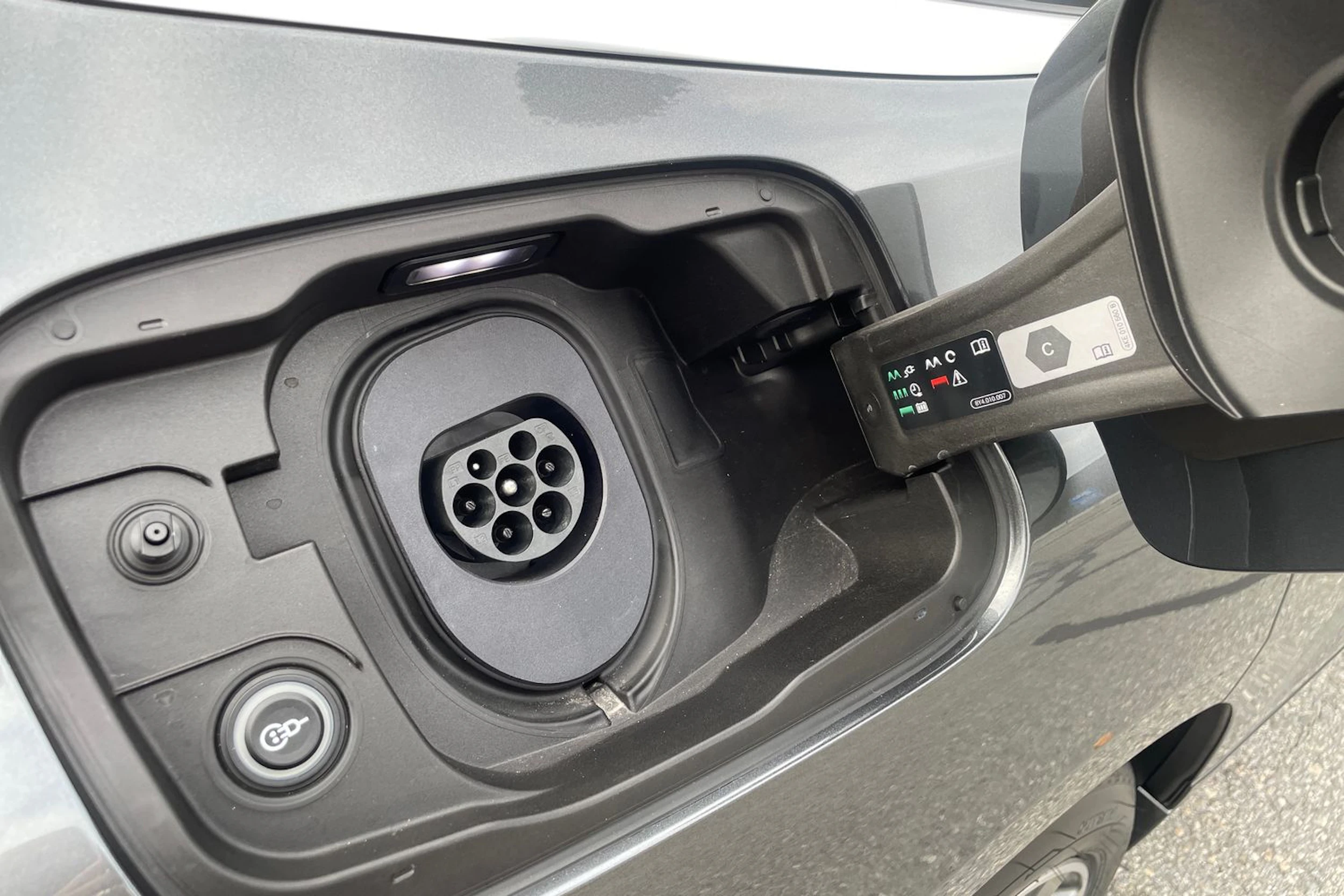 harmaa Audi A6 e-tron 2026 kuva 16.