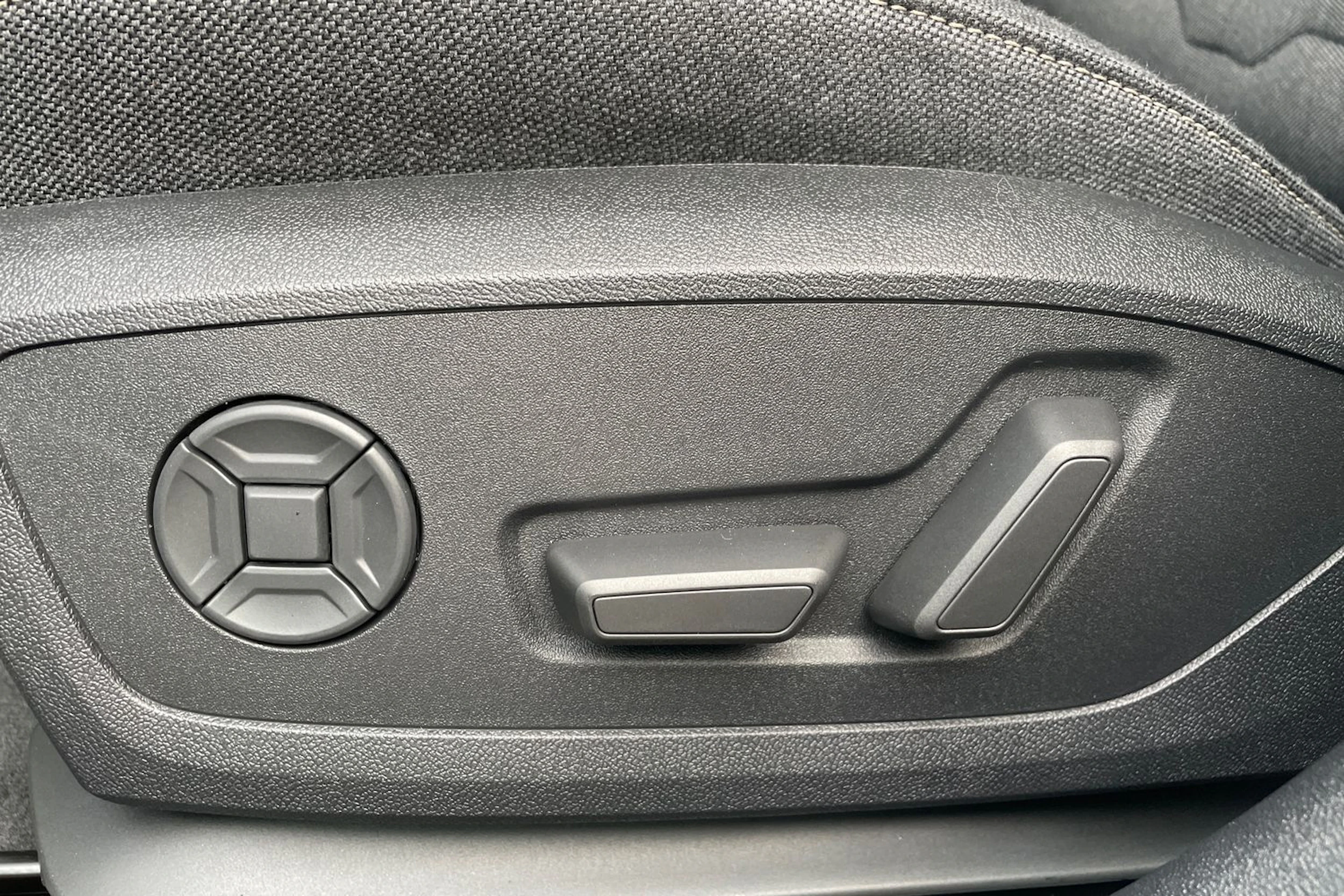 harmaa Audi A6 e-tron 2026 kuva 19.