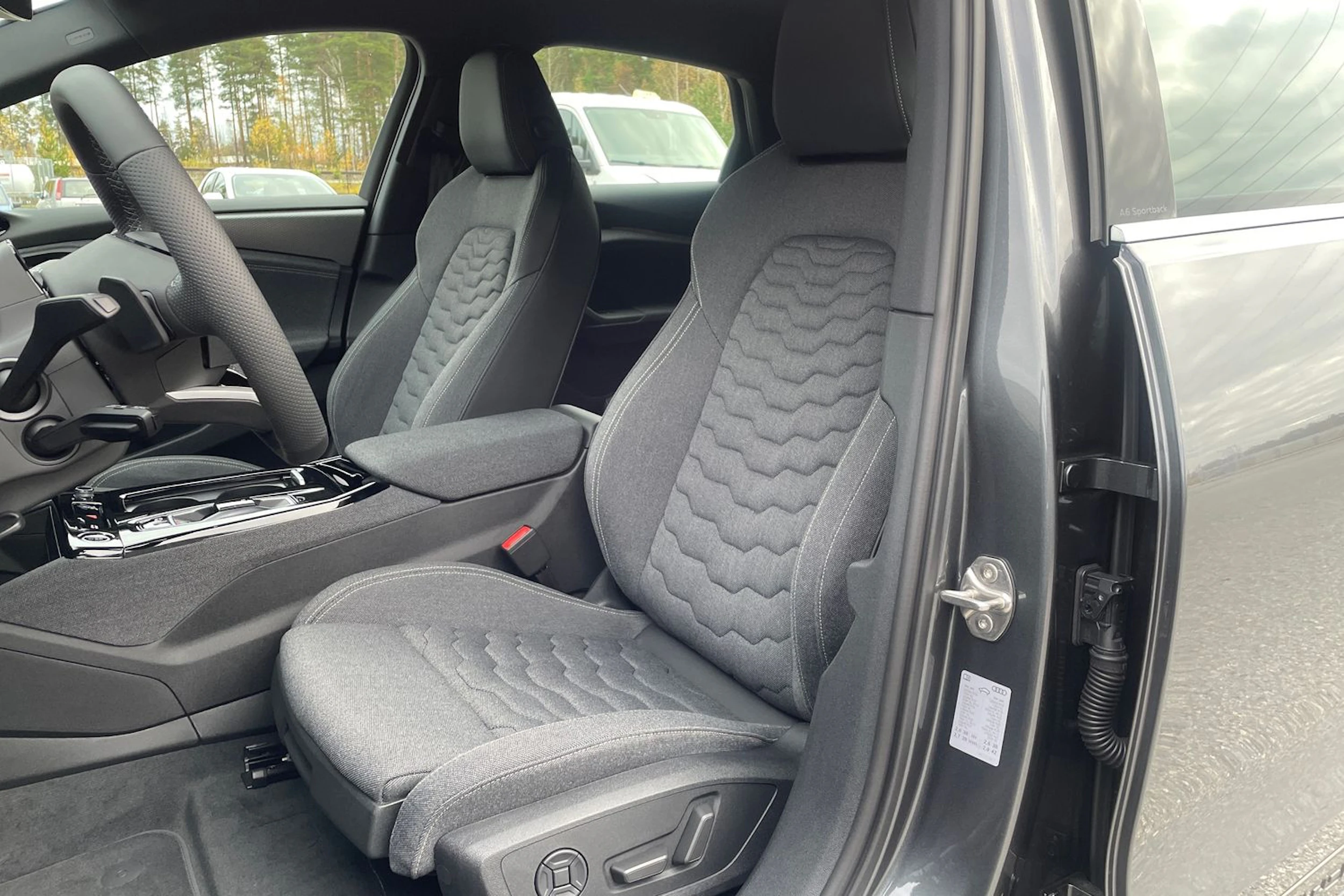 harmaa Audi A6 e-tron 2026 kuva 20.