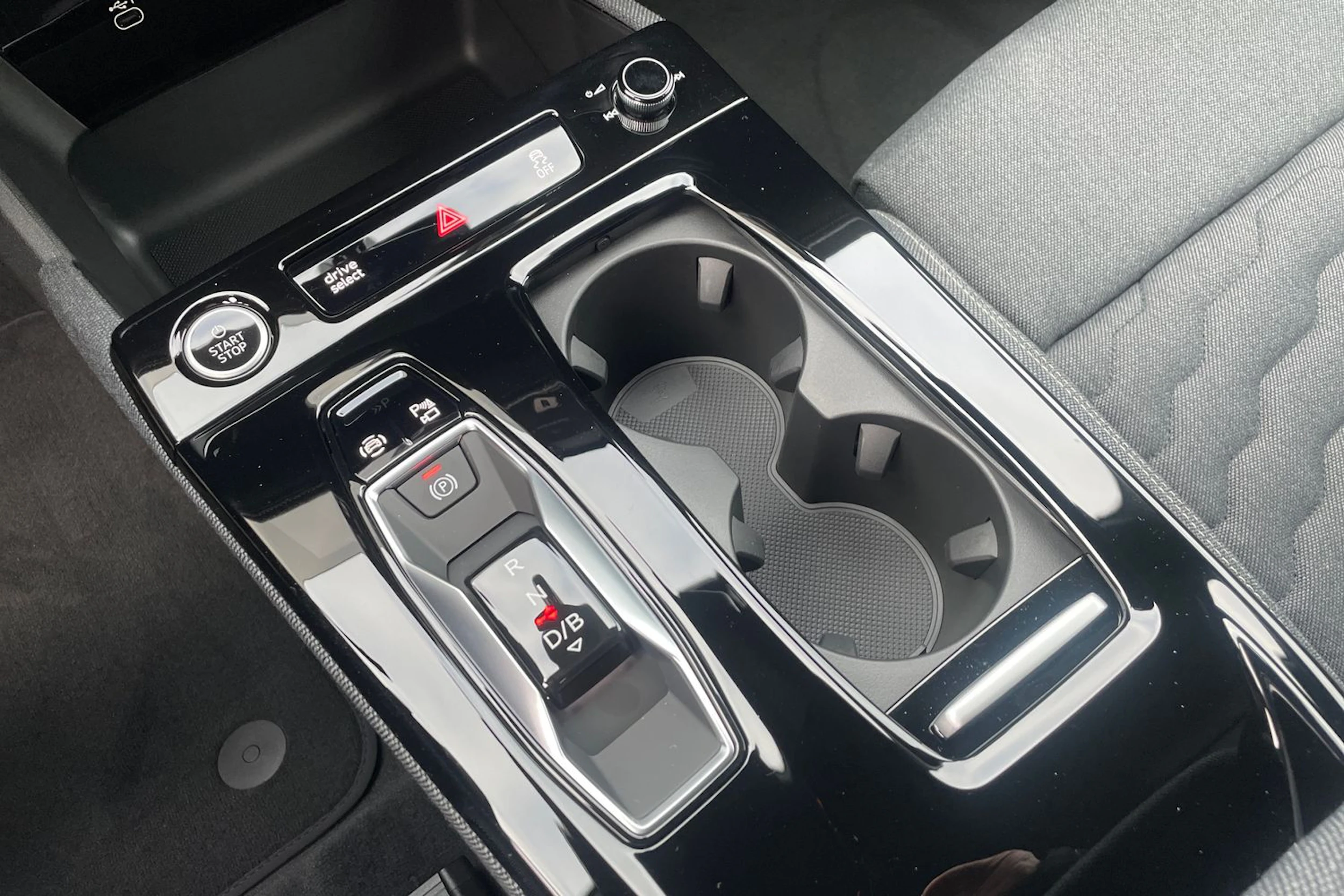 harmaa Audi A6 e-tron 2026 kuva 30.