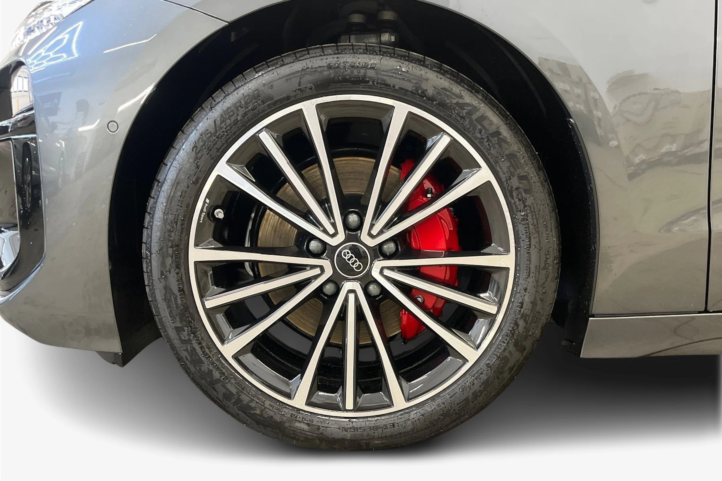 daytona harmaa Audi A6 e-tron 2026 kuva 9.