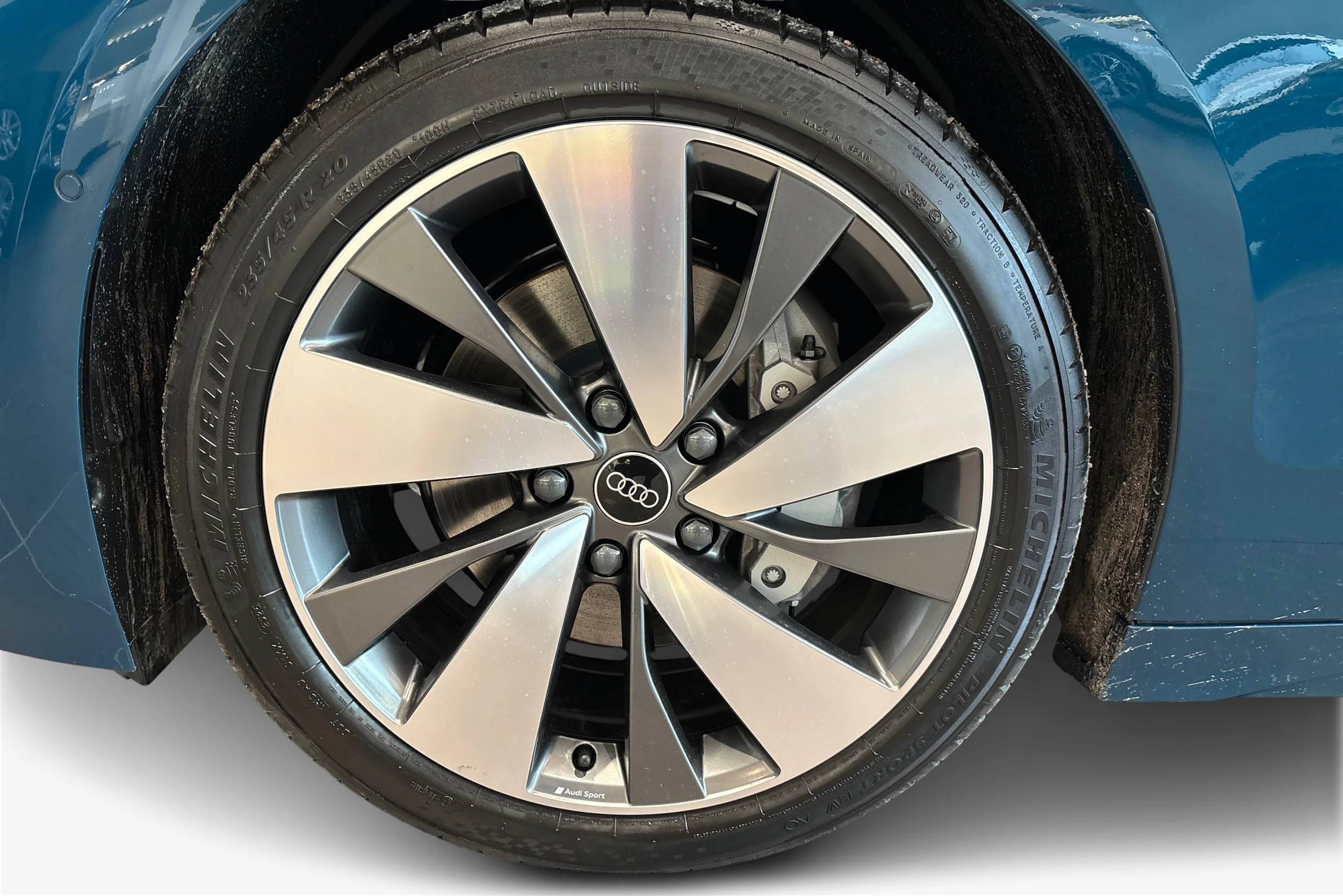 sininen Audi A6 e-tron 2026 kuva 9.