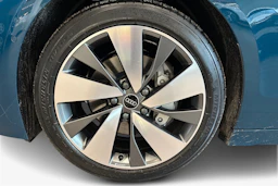 sininen Audi A6 e-tron 2026 kuva 9.