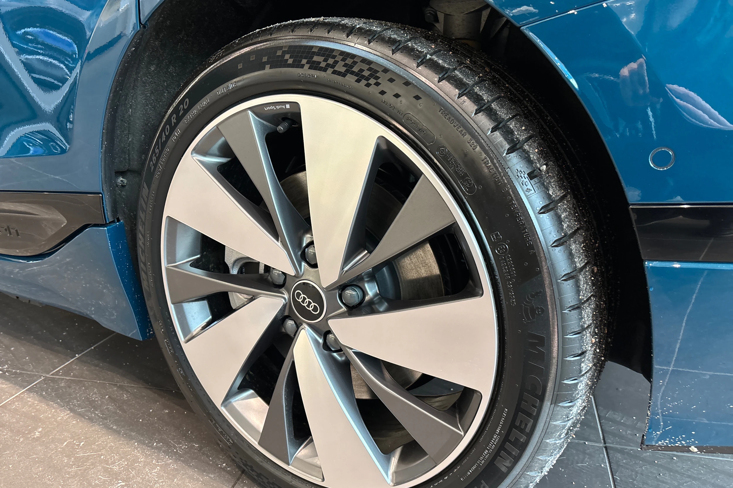 sininen Audi A6 e-tron 2026 kuva 10.