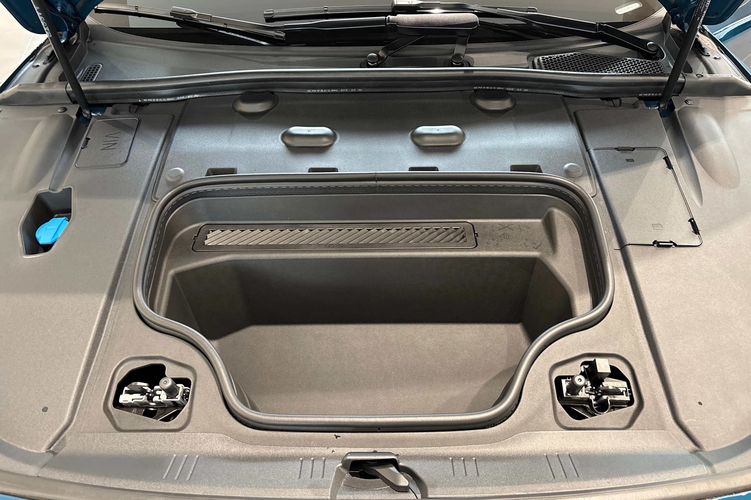 sininen Audi A6 e-tron 2026 kuva 14.
