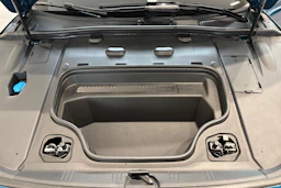 sininen Audi A6 e-tron 2026 kuva 14.