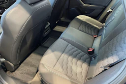 sininen Audi A6 e-tron 2026 kuva 8.