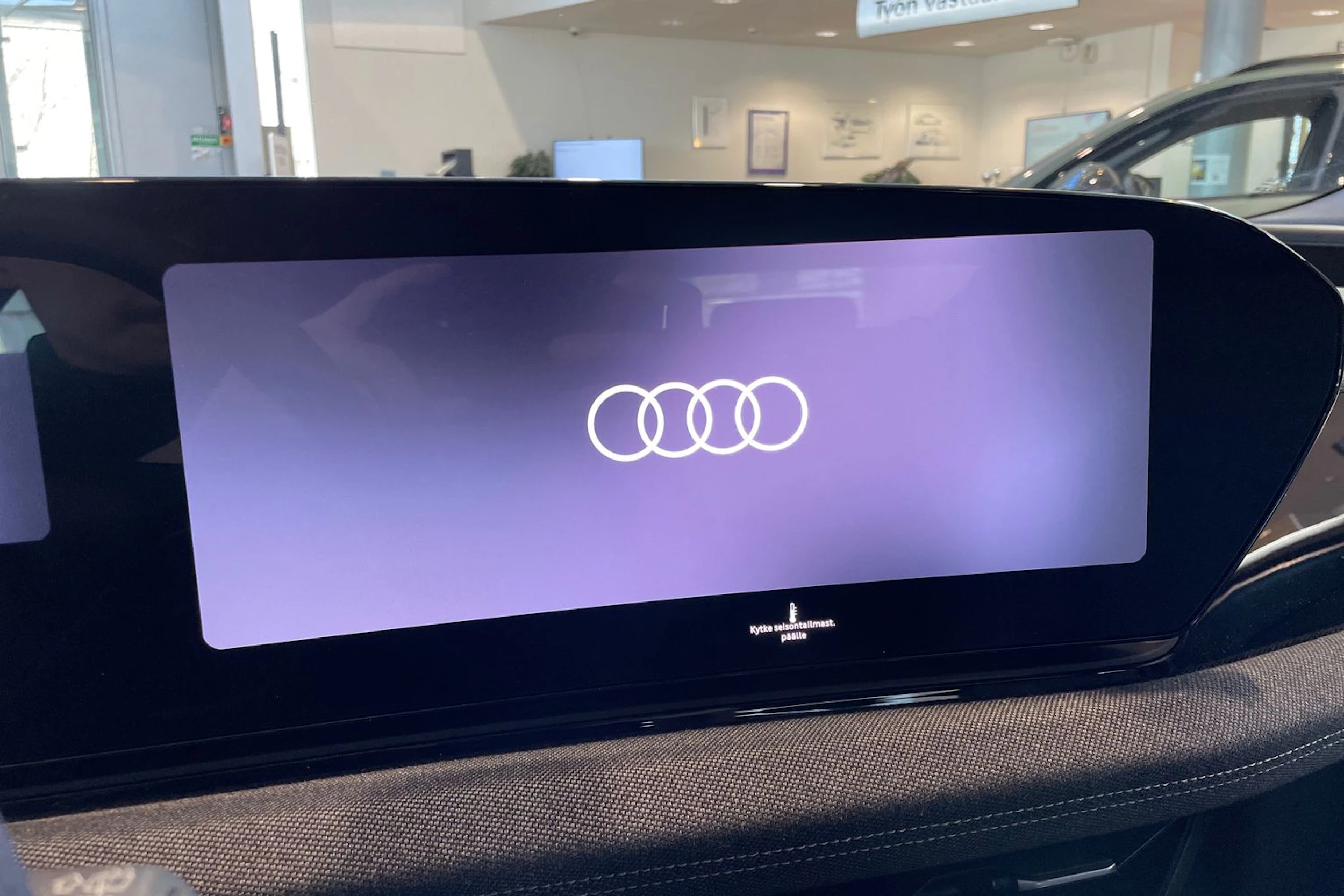 sininen Audi A6 e-tron 2026 kuva 13.