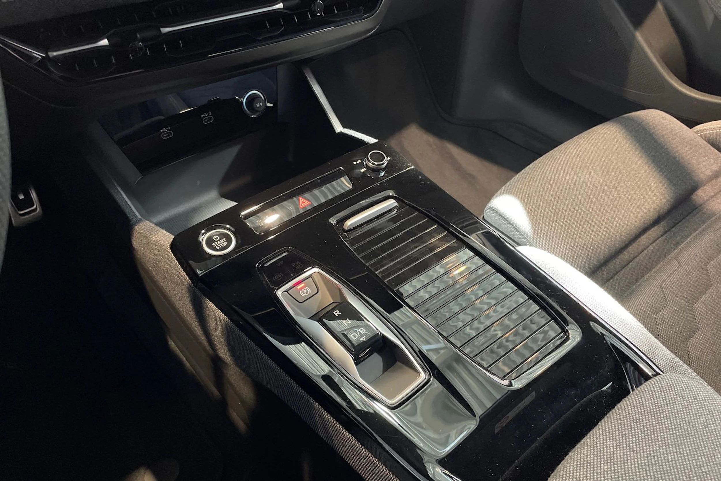 sininen Audi A6 e-tron 2026 kuva 14.