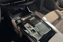 sininen Audi A6 e-tron 2026 kuva 14.