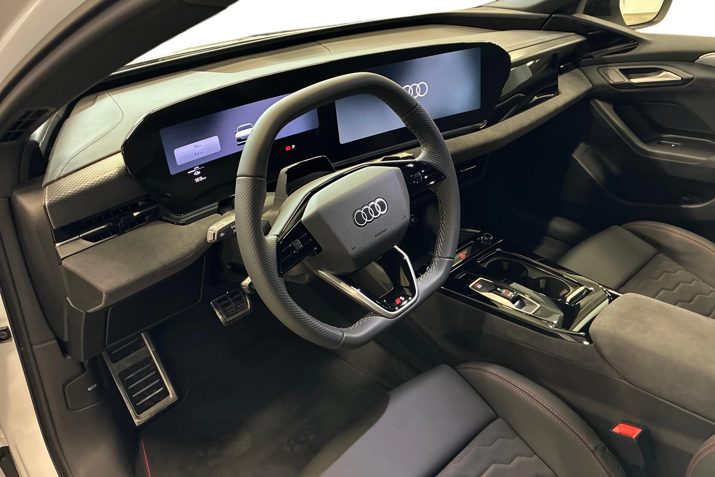 valkoinen Audi A6 e-tron 2026 kuva 6.