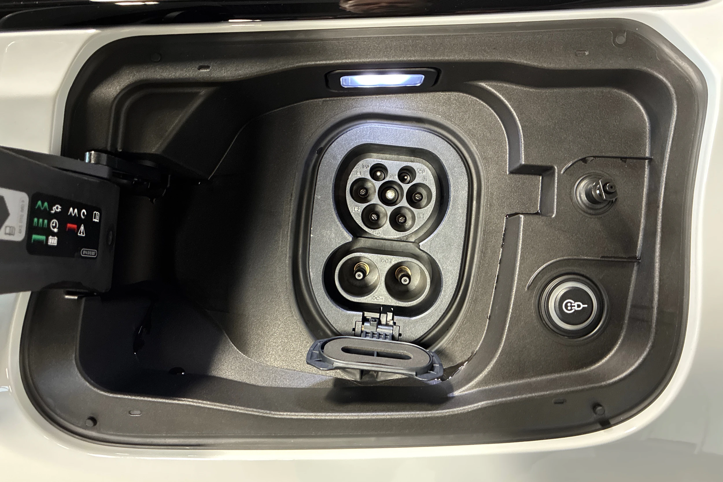 valkoinen Audi A6 e-tron 2026 kuva 15.