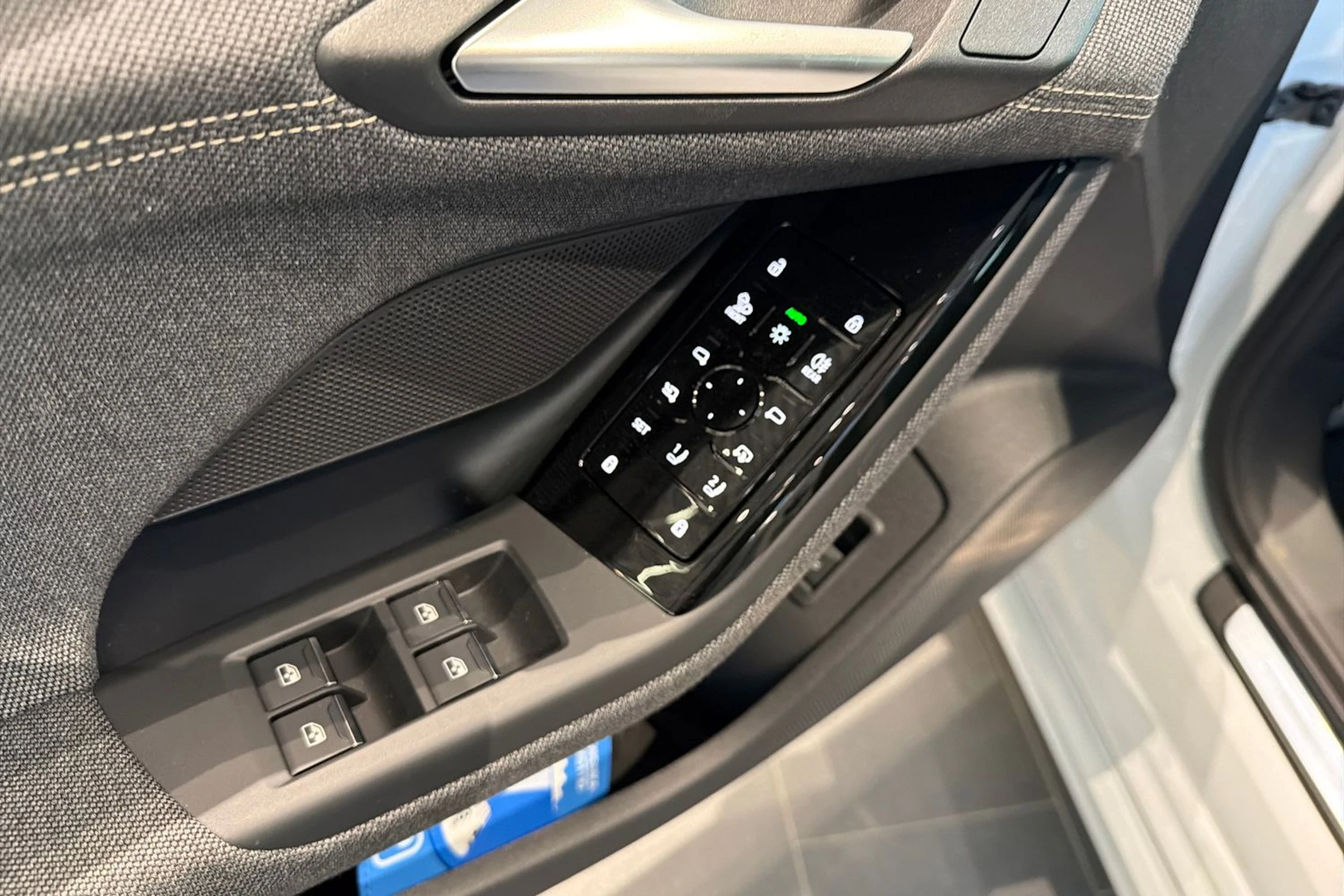 valkoinen Audi A6 e-tron 2026 kuva 11.