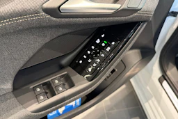 valkoinen Audi A6 e-tron 2026 kuva 11.