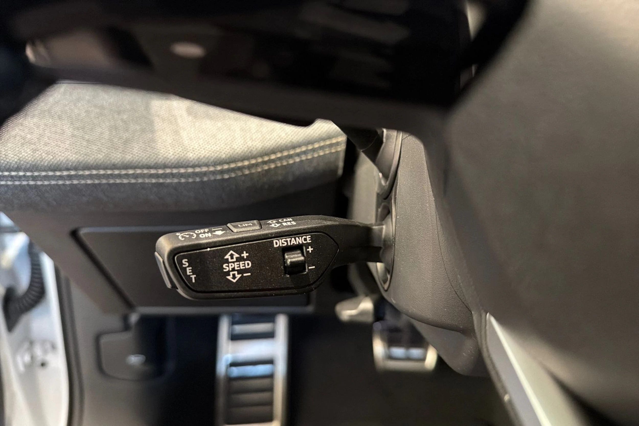 valkoinen Audi A6 e-tron 2026 kuva 12.