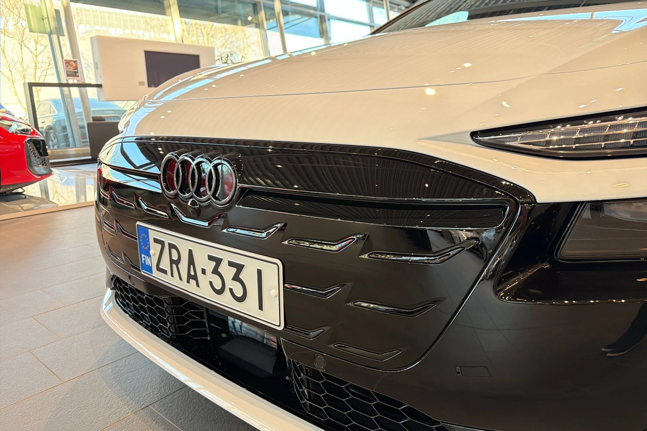 valkoinen Audi A6 e-tron 2026 kuva 14.