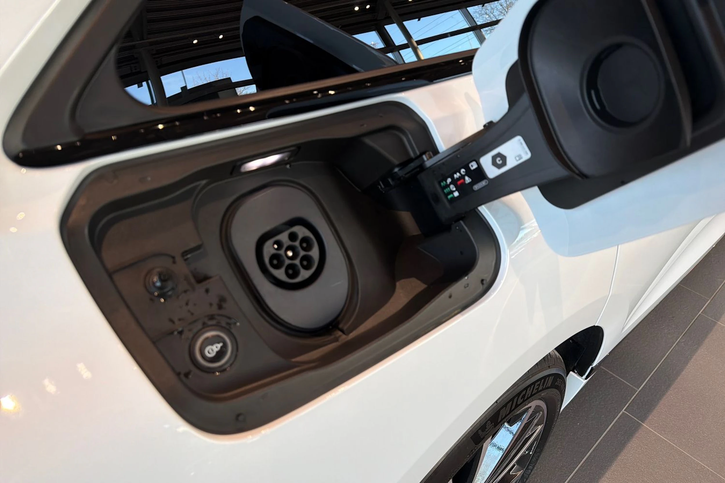 valkoinen Audi A6 e-tron 2026 kuva 16.