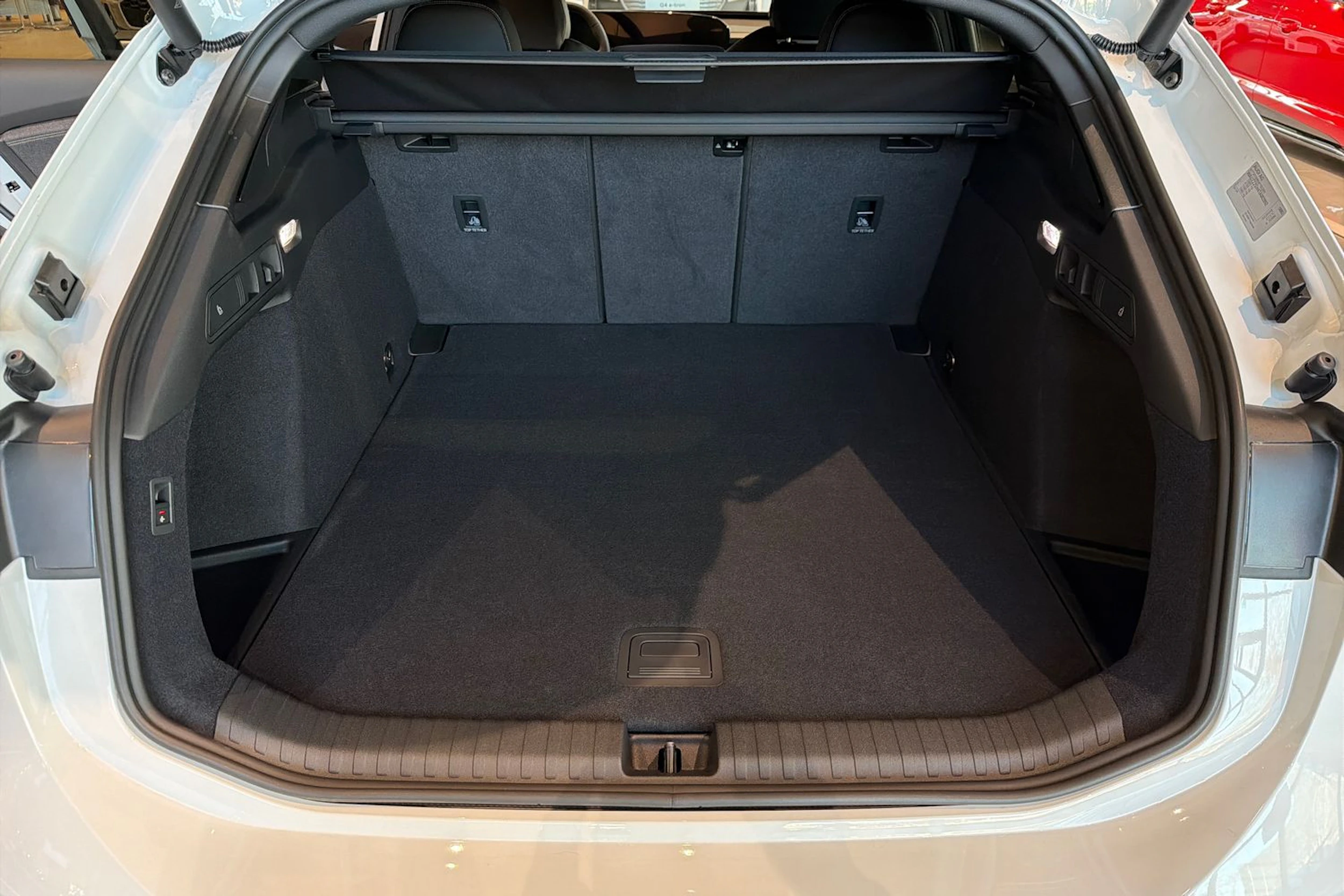 valkoinen Audi A6 e-tron 2026 kuva 17.