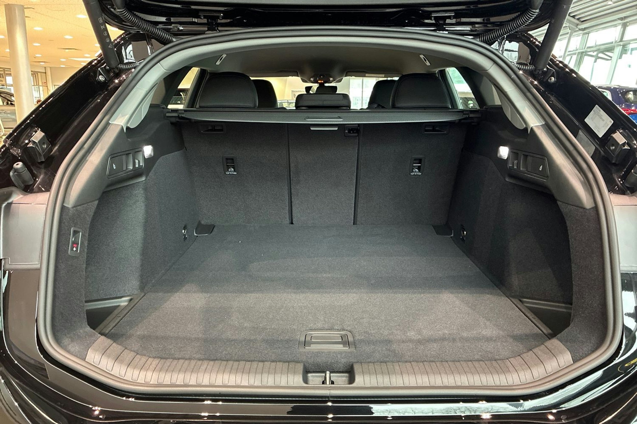 musta Audi A6 e-tron 2026 kuva 13.