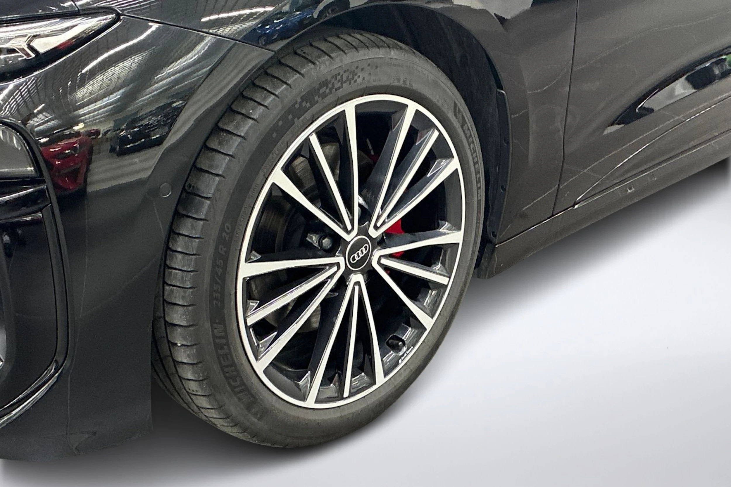 musta Audi A6 e-tron 2026 kuva 12.