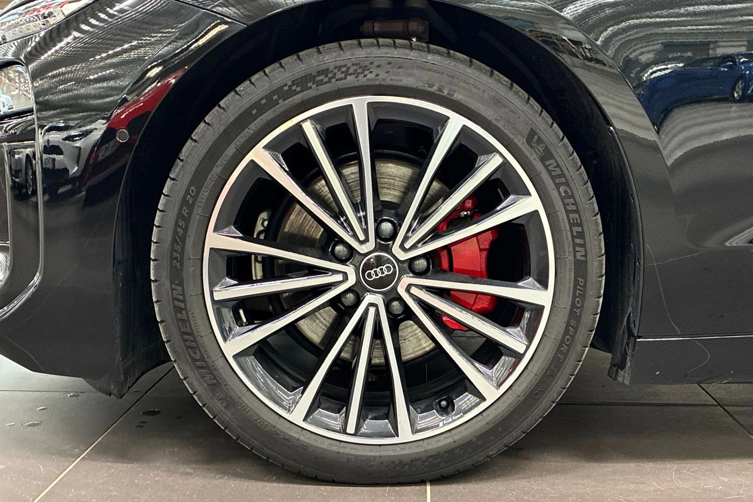 musta Audi A6 e-tron 2026 kuva 13.
