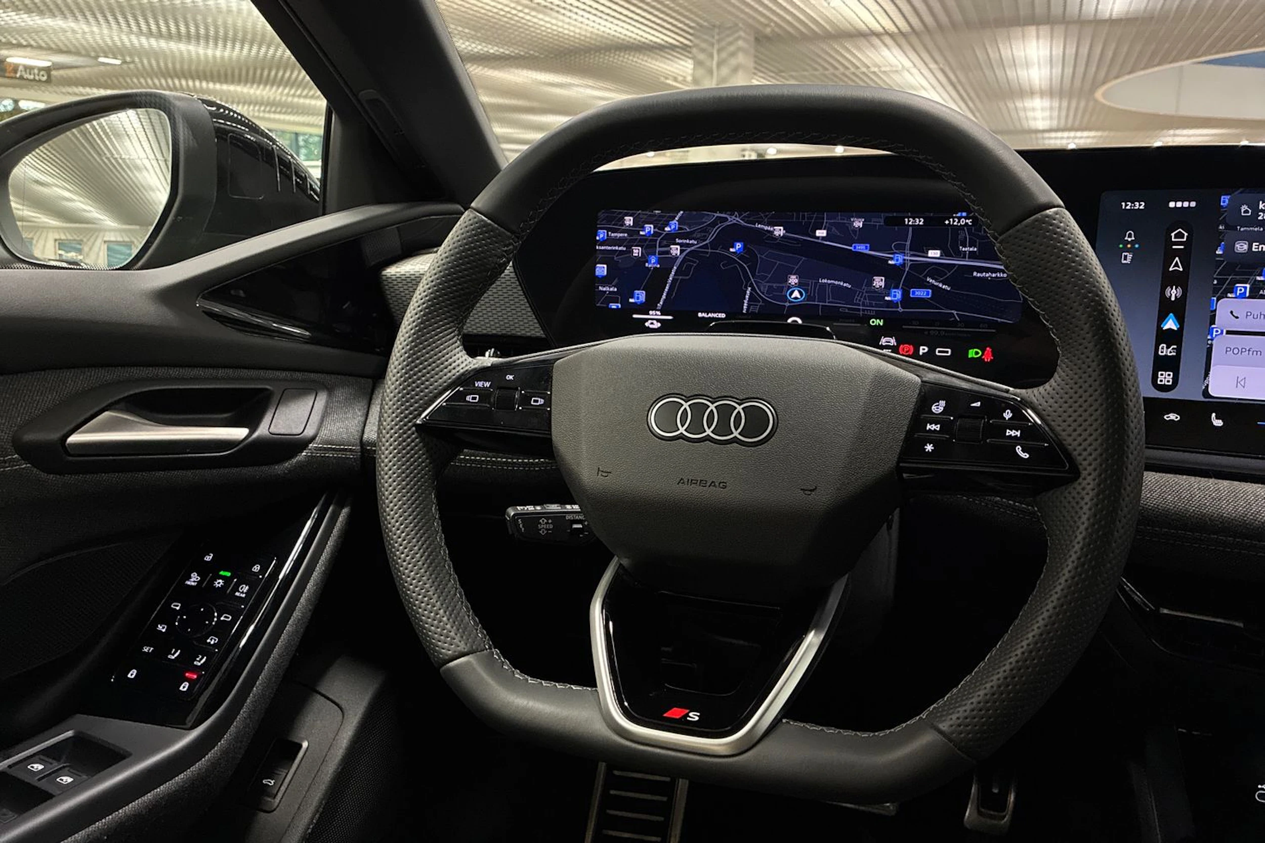 musta Audi A6 e-tron 2026 kuva 16.