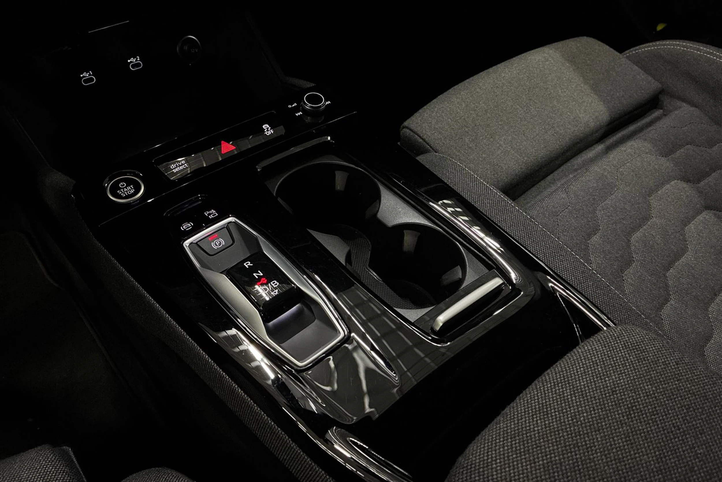 musta Audi A6 e-tron 2026 kuva 24.