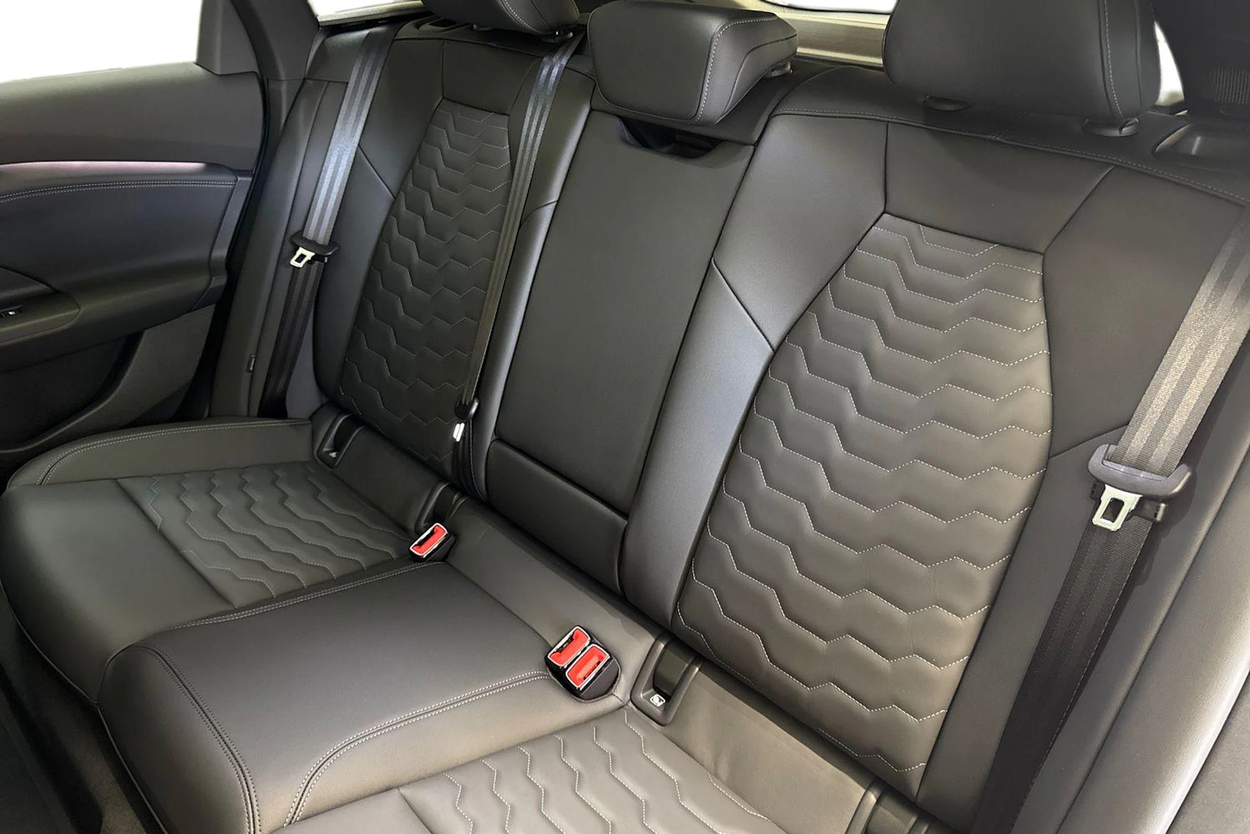 met. ruskea (beige) Audi A6 e-tron 2026 kuva 8.