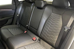 met. ruskea (beige) Audi A6 e-tron 2026 kuva 8.