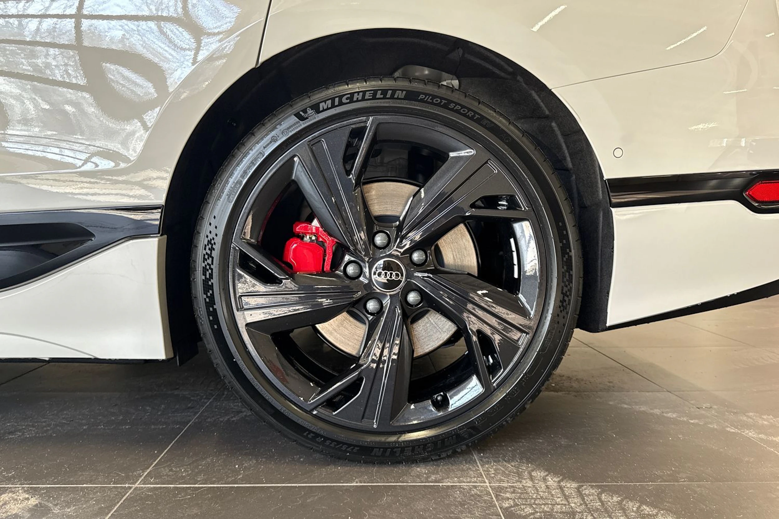 met. ruskea (beige) Audi A6 e-tron 2026 kuva 10.