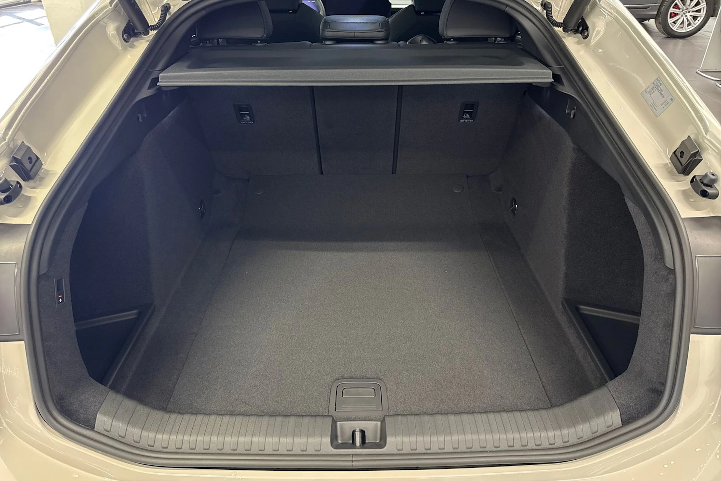 met. ruskea (beige) Audi A6 e-tron 2026 kuva 11.