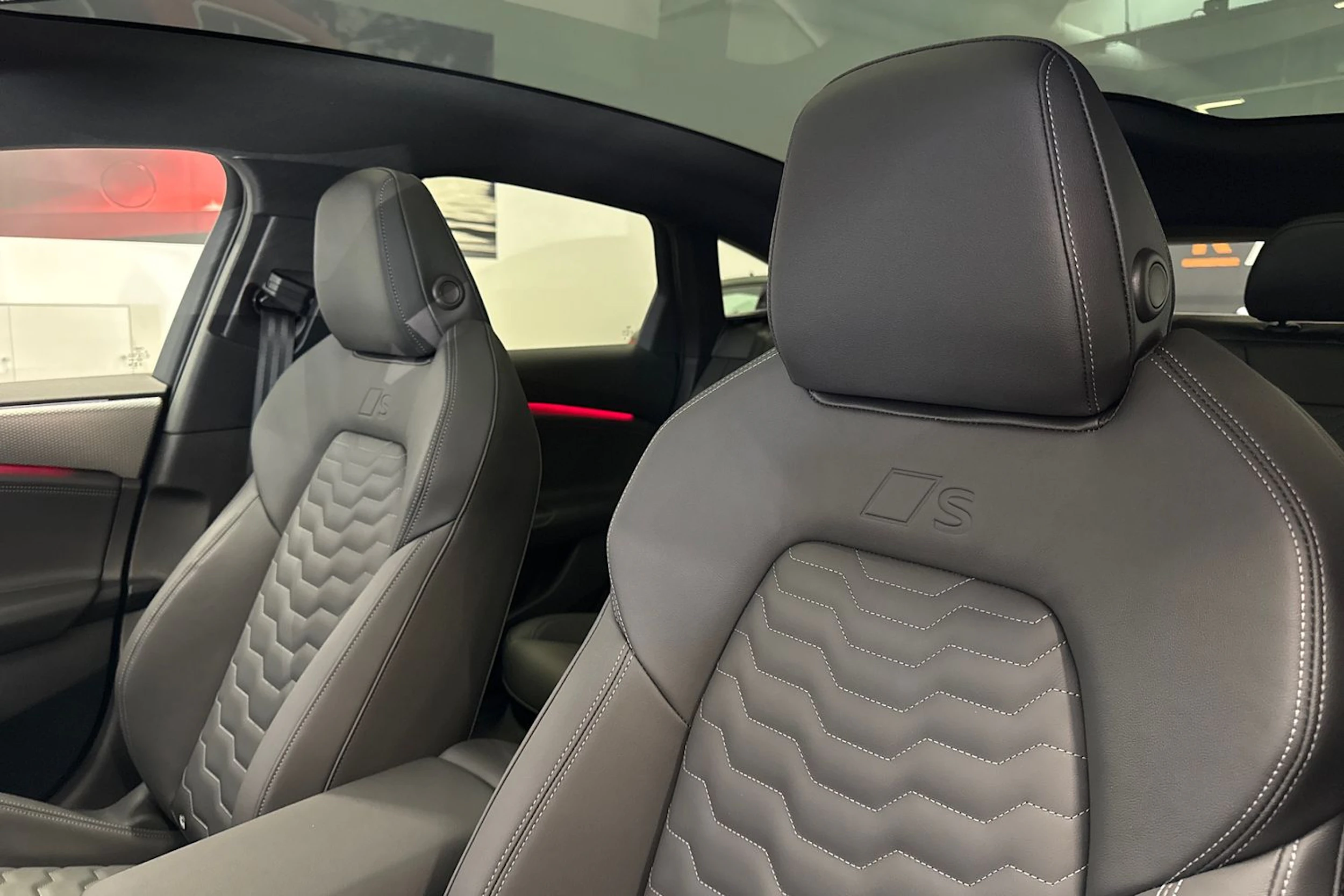 met. ruskea (beige) Audi A6 e-tron 2026 kuva 14.