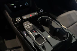 met. musta Audi A6 e-tron 2027 kuva 19.