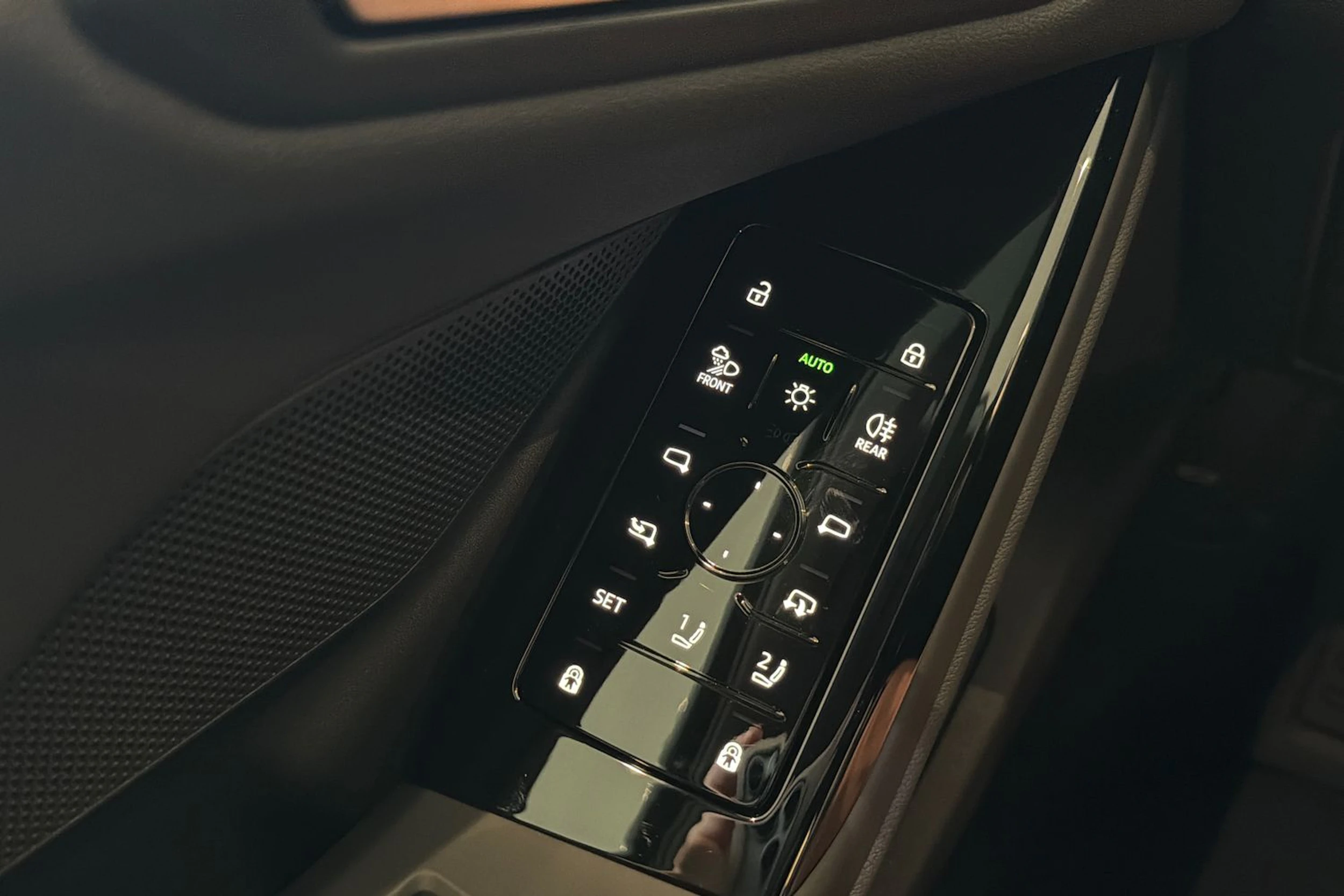 met. musta Audi A6 e-tron 2027 kuva 20.