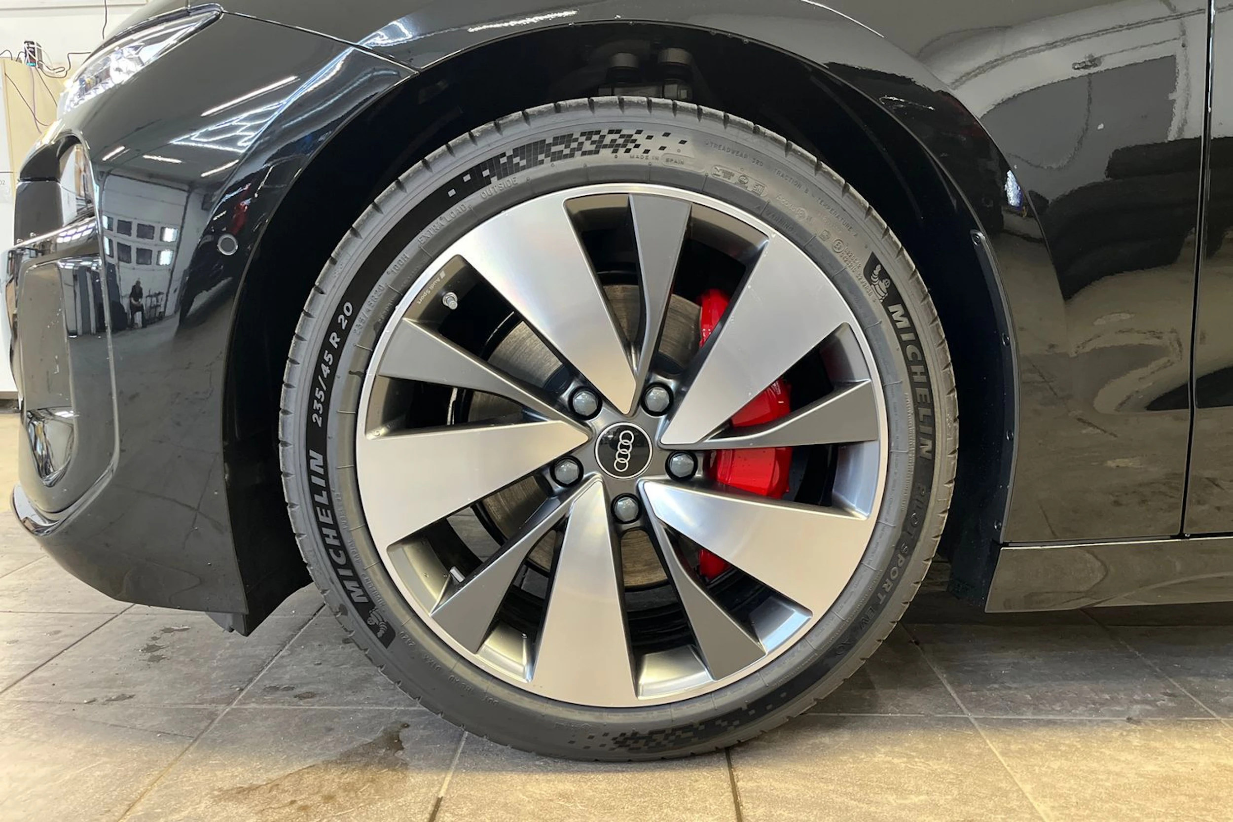mythos musta Audi A6 e-tron 2026 kuva 10.