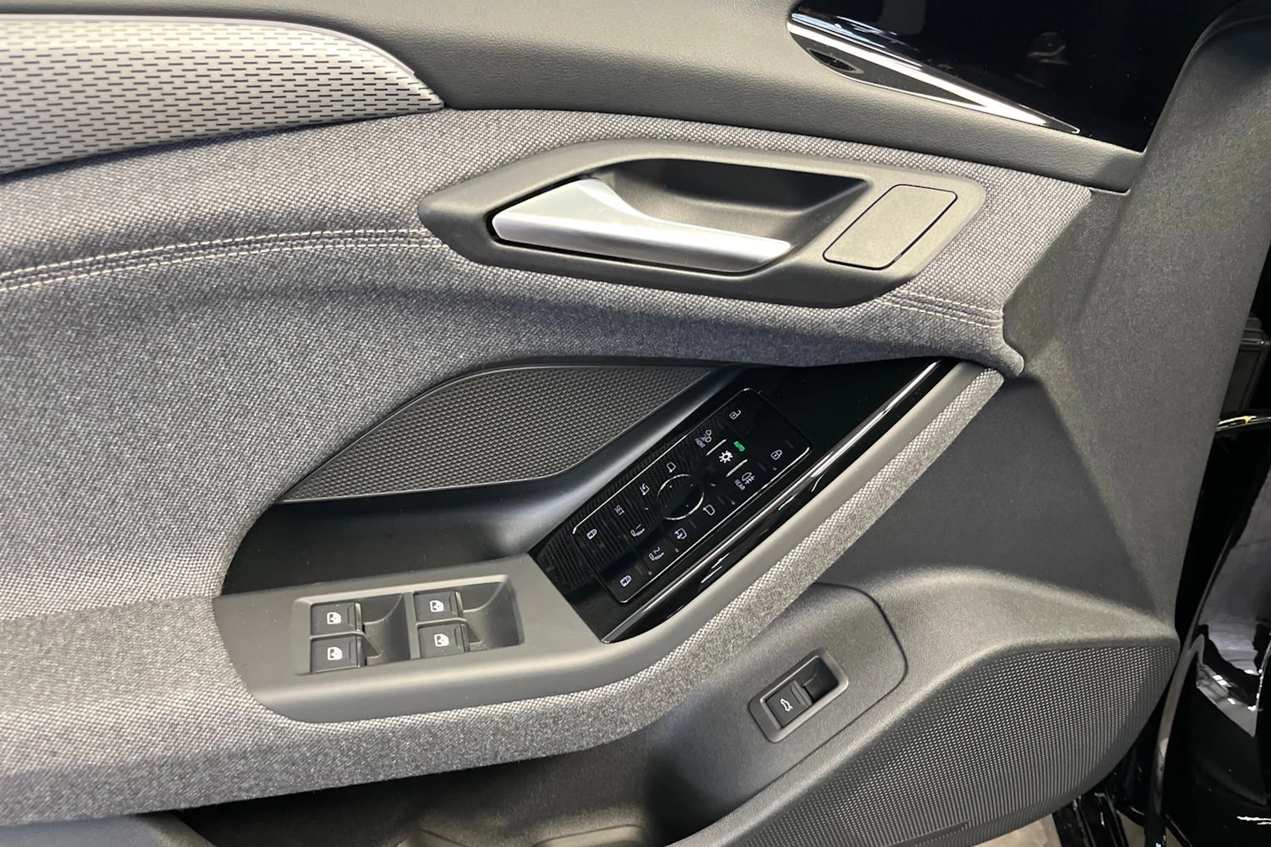 mythos musta Audi A6 e-tron 2026 kuva 15.